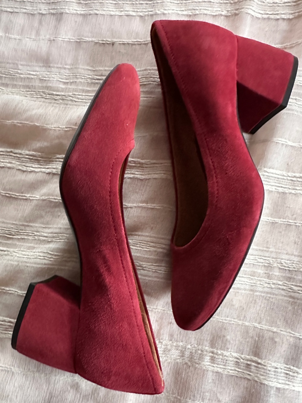 VIONIC Carmel Syrah Red Suede Block Heel Pumps | 9